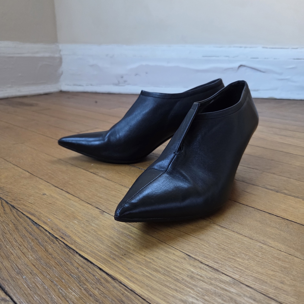 Sleek Black M Gemi Pointed Toe Heels